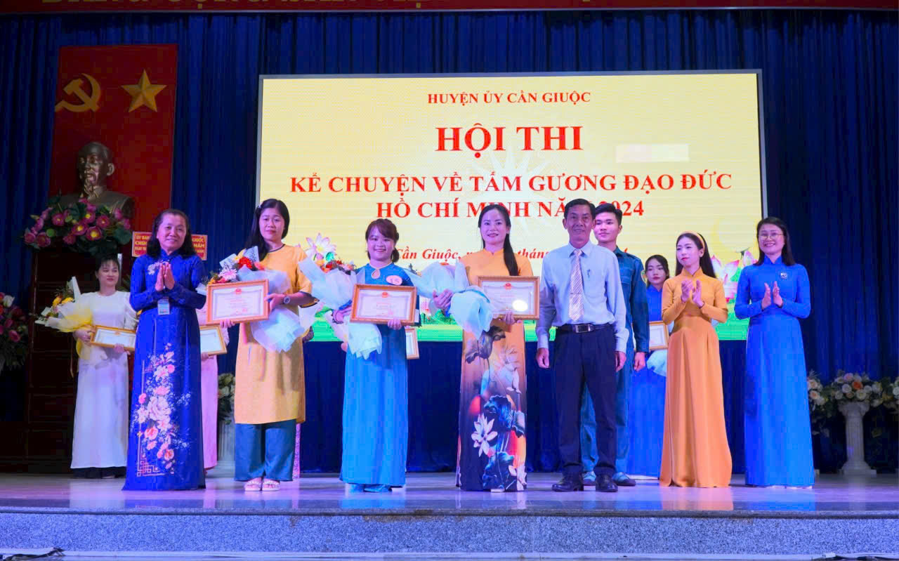 Cá nhân đạt giải ba Hội thi kể chuyện về tấm gương đạo đức Hồ Chí Minh cấp huyện năm 2024.