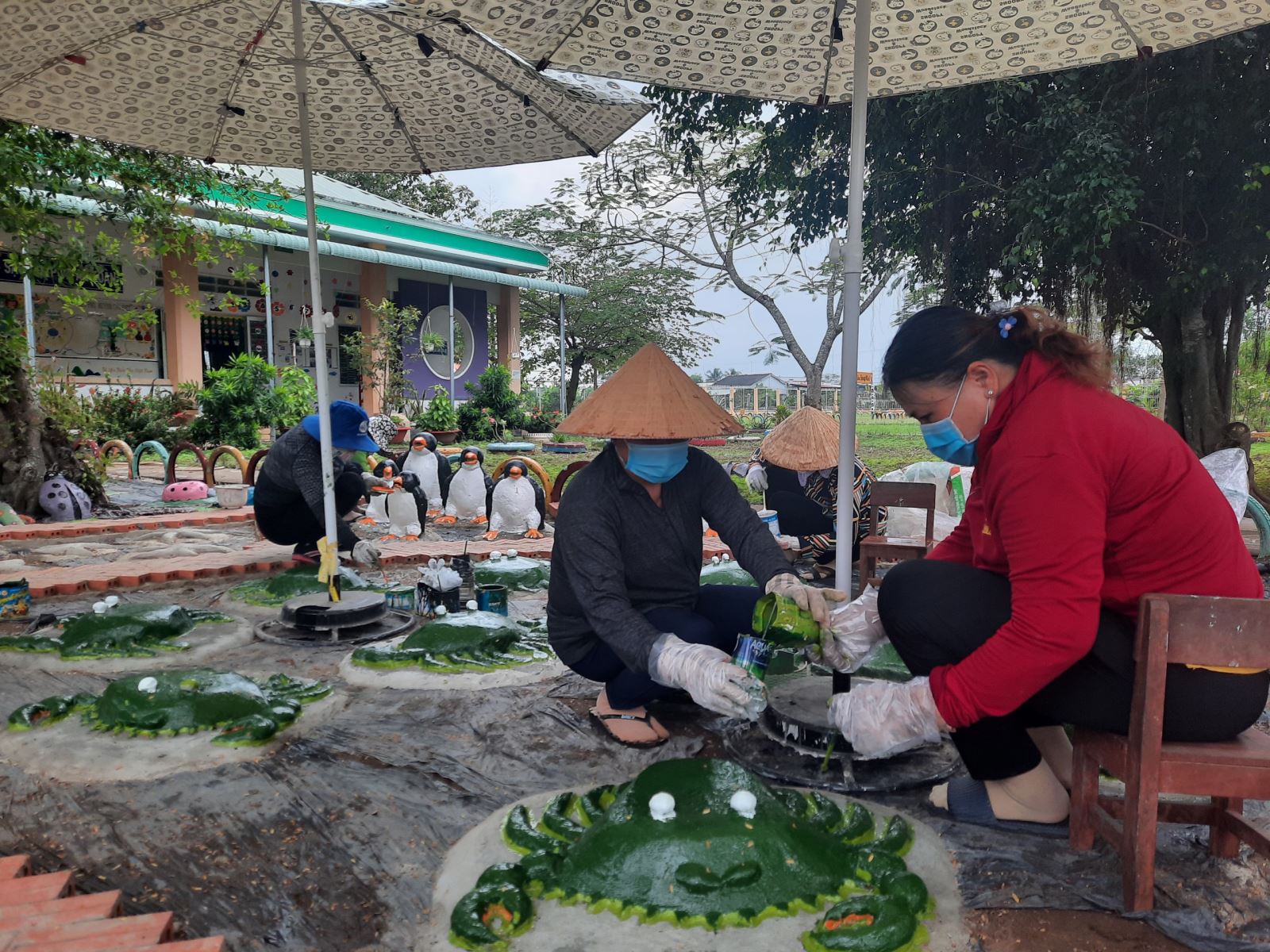 XÂY DỰNG KHU VỰC "ĐỘNG VẬT QUANH BÉ"