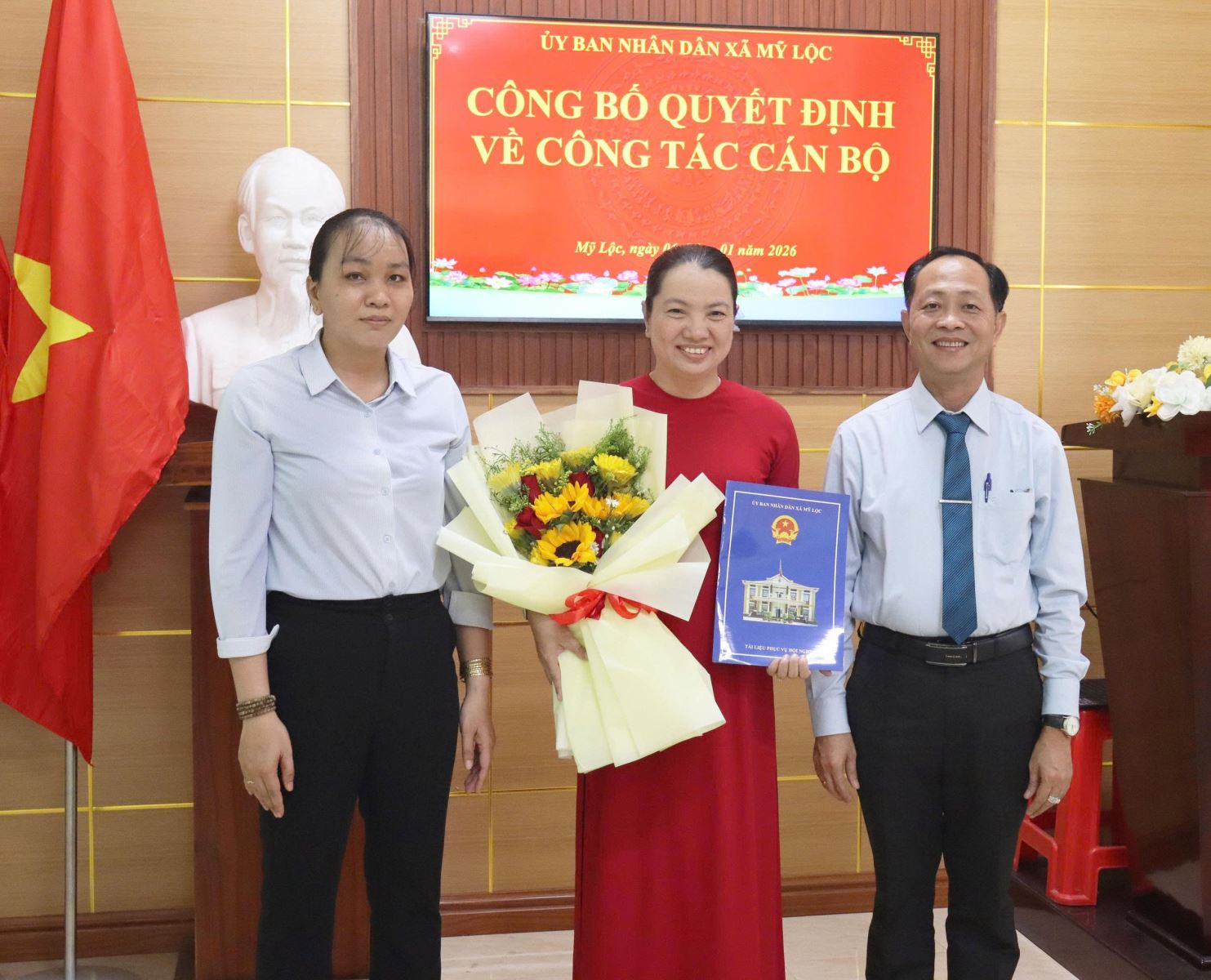 Nhận Quyết định viên chức quản lý