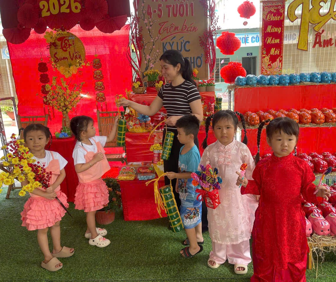 Lớp 4-5 tuổi 1 tham gia Hội thi ảnh mừng xuân Bính Ngọ năm 2026 với chủ đề "Tết sum vầy"