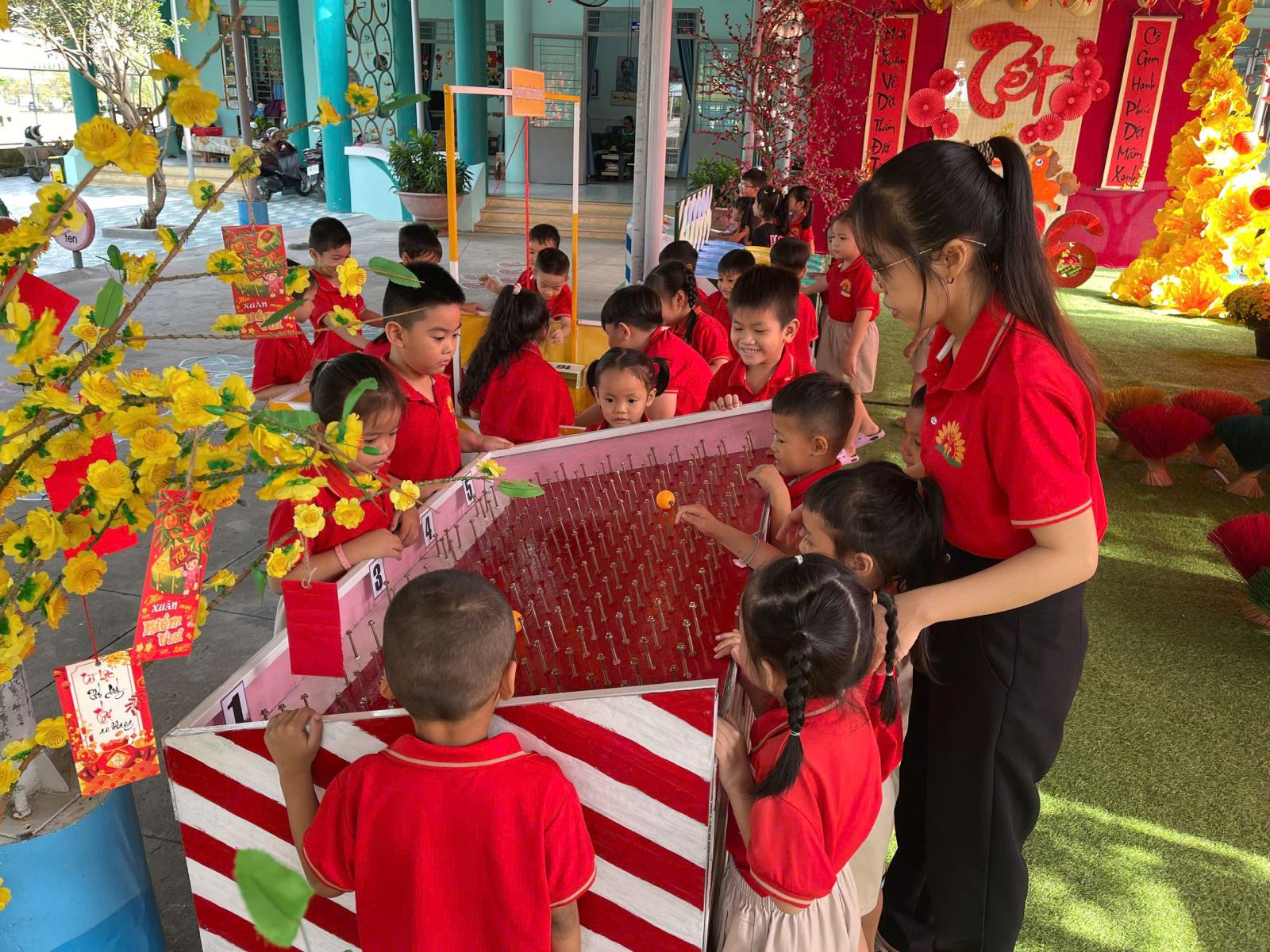 Lớp 5-6 tuổi 2 tham gia Hội thi ảnh mừng xuân Bính Ngọ năm 2026 với chủ đề "Tết ấm no"